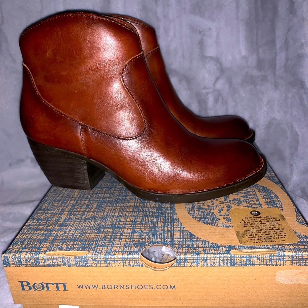 Born women’s Carmel Western Booties
